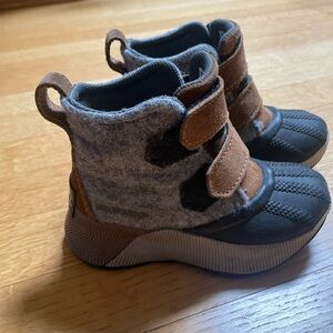 Sorel Brown and Gray Winter Boots with Velcro Strap